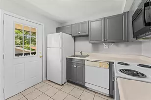 12407 Oak Cedar Pl, Tampa, FL 33612 - Photo 7