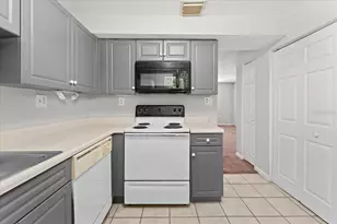 12407 Oak Cedar Pl, Tampa, FL 33612 - Photo 9