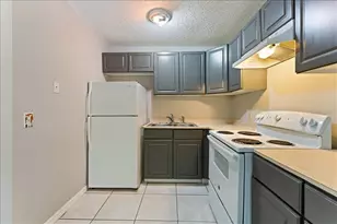 6345 Newtown Cir, Tampa, FL 33615 - Photo 5