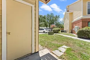 8641 Fancy Finch Dr, Tampa, FL 33614 - Photo 19