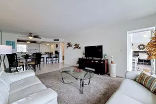 4550 Cove Cir, Saint Petersburg, FL 33708 - Photo 19