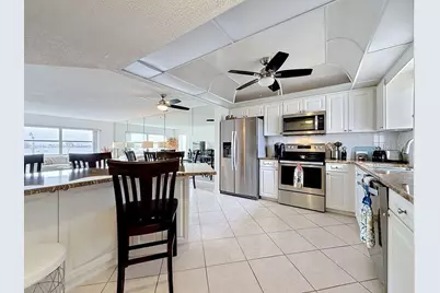 4550 Cove Circle #302, Saint Petersburg, FL 33708 - Photo 7