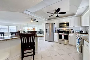 4550 Cove Cir, Saint Petersburg, FL 33708 - Photo 7