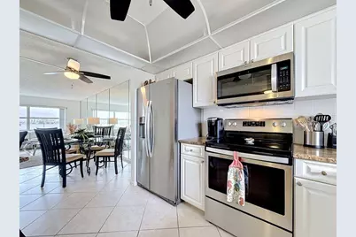 4550 Cove Circle #302, Saint Petersburg, FL 33708 - Photo 9