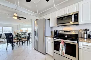 4550 Cove Cir, Saint Petersburg, FL 33708 - Photo 9