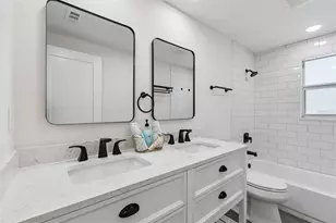 3725 Ambermist Dr, Tampa, FL 33619 - Photo 21