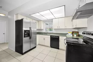 10050 62nd Ave N, Saint Petersburg, FL 33708 - Photo 9