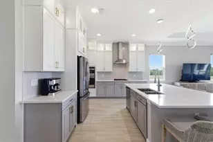 2317 5th St E, Palmetto, FL 34221 - Photo 9