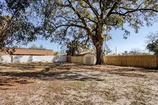 8911 Oren Ave, Tampa, FL 33614 - Photo 17