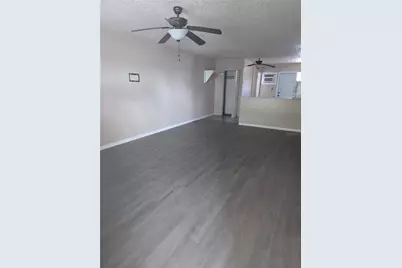 2440 25th Street N #Apt 2, Saint Petersburg, FL 33713 - Photo 3