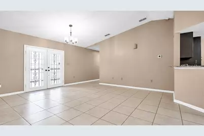 2610 E Lake Avenue, Tampa, FL 33610 - Photo 11