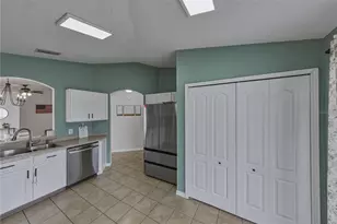 8160 Canterbury Lake Blvd, Tampa, FL 33619 - Photo 21