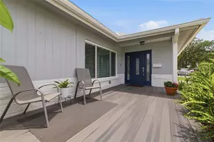 6085 Tanglewood Dr NE, Saint Petersburg, FL 33703 - Photo 5