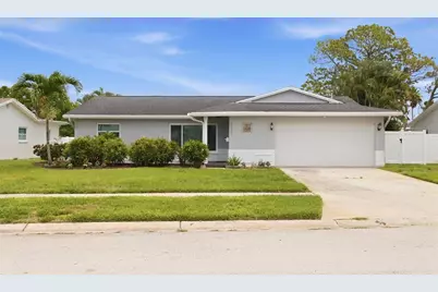 6085 Tanglewood Drive NE, Saint Petersburg, FL 33703 - Photo 1