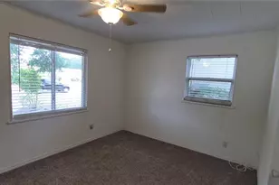 425 40th Ave NE, Saint Petersburg, FL 33703 - Photo 7