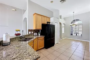 11607 Grove Arcade Dr, Riverview, FL 33569 - Photo 9