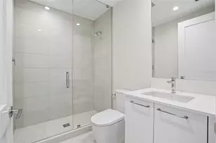 275 1st Ave S, Saint Petersburg, FL 33701 - Photo 17
