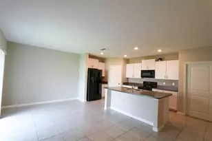 3715 Daisy Bloom Pl, Tampa, FL 33619 - Photo 9