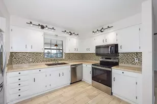 7824 115th St, Seminole, FL 33772 - Photo 9