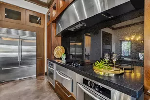1008 Paseo Del Rio NE, Saint Petersburg, FL 33702 - Photo 15