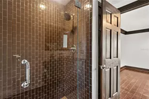 1008 Paseo Del Rio NE, Saint Petersburg, FL 33702 - Photo 37
