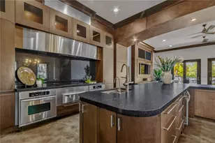 1008 Paseo Del Rio NE, Saint Petersburg, FL 33702 - Photo 19