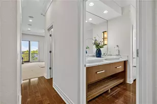 1008 Paseo Del Rio NE, Saint Petersburg, FL 33702 - Photo 27