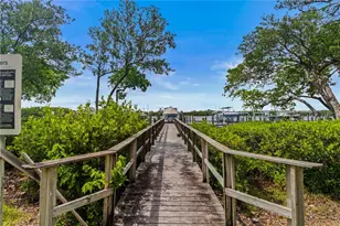 1008 Paseo Del Rio NE, Saint Petersburg, FL 33702 - Photo 45