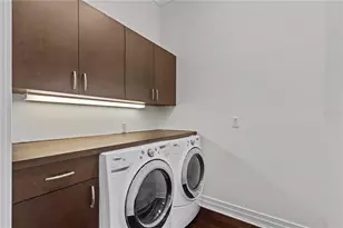 1008 Paseo Del Rio NE, Saint Petersburg, FL 33702 - Photo 37