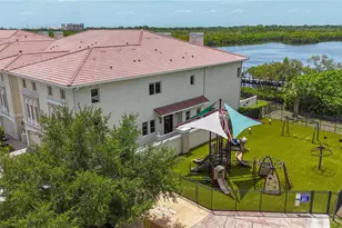 1008 Paseo Del Rio NE, Saint Petersburg, FL 33702 - Photo 39