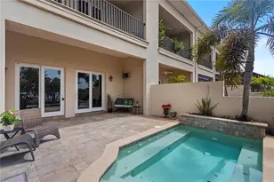 1008 Paseo Del Rio NE, Saint Petersburg, FL 33702 - Photo 3