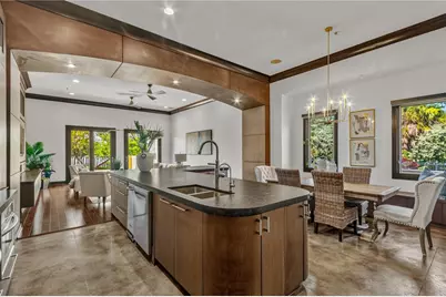 1008 Paseo Del Rio NE, Saint Petersburg, FL 33702 - Photo 5