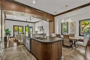 1008 Paseo Del Rio NE, Saint Petersburg, FL 33702 - Photo 5