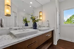 1008 Paseo Del Rio NE, Saint Petersburg, FL 33702 - Photo 27