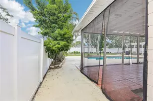 2709 49th Street N, Saint Petersburg, FL 33710 - Photo 27