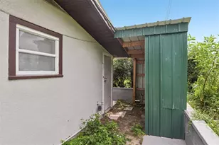 37732 Cecil Ln, Zephyrhills, FL 33542 - Photo 15