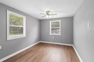 37732 Cecil Ln, Zephyrhills, FL 33542 - Photo 11