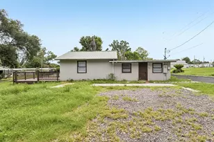 37732 Cecil Ln, Zephyrhills, FL 33542 - Photo 1