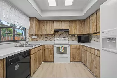 16706 Rolling Rock Drive, Tampa, FL 33618 - Photo 19