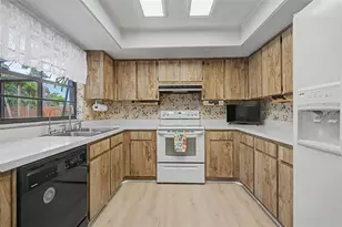 16706 Rolling Rock Dr, Tampa, FL 33618 - Photo 19