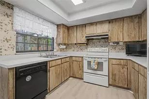16706 Rolling Rock Dr, Tampa, FL 33618 - Photo 15