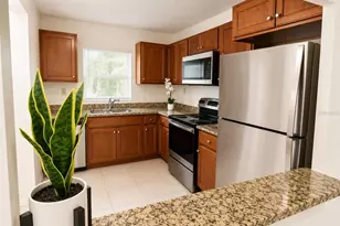 2812 Somerset Park Dr, Tampa, FL 33613 - Photo 3