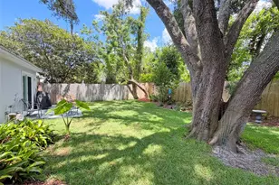 8521 Misty River Ct, Tampa, FL 33637 - Photo 3