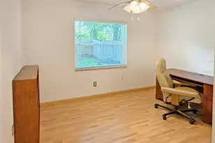 8521 Misty River Ct, Tampa, FL 33637 - Photo 23
