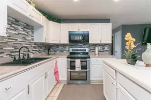 7412 Kingston Dr, Tampa, FL 33619 - Photo 11