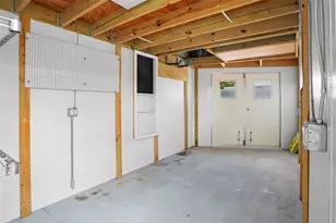6825 Mt Orange Dr NE, Saint Petersburg, FL 33702 - Photo 25