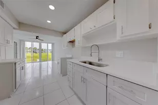 4715 Bay St NE, Saint Petersburg, FL 33703 - Photo 11