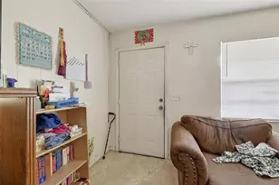 8725 N 46th St, Tampa, FL 33617 - Photo 33