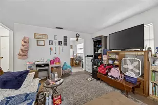 8725 N 46th St, Tampa, FL 33617 - Photo 35