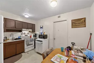8725 N 46th St, Tampa, FL 33617 - Photo 39